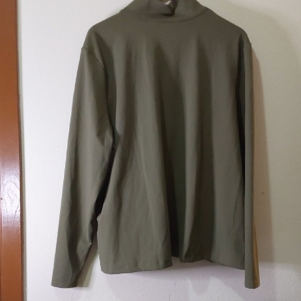 Under Armour Women's Green Windbreaker - Picture 6 of 6